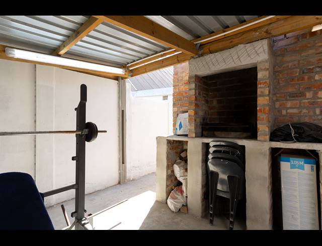 2 BEDROOM HOUSE FOR SALE IN ADMIRALS PARK